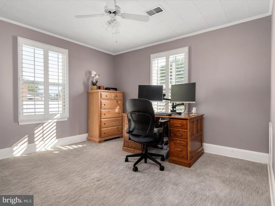 Home Office, Interior