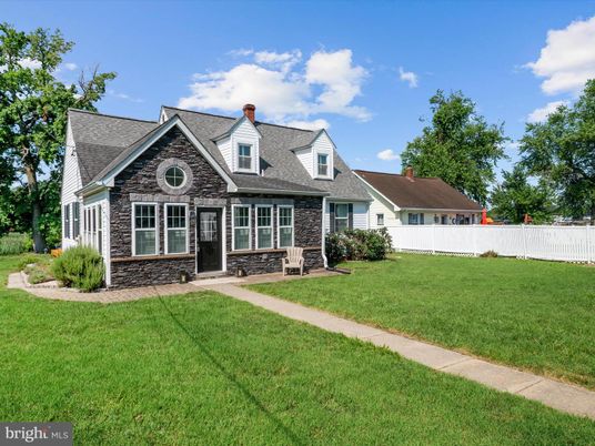 Backyard, Exterior, Facade, Cape Cod