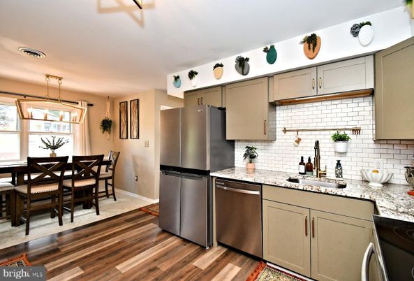 Dining room, Interior, Kitchen, Pendant Lights, Stainless Steel Appliances, Wood Texture Flooring