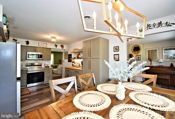 Chandelier, Dining room, Interior, Kitchen, Stainless Steel Appliances, Wood Texture Flooring