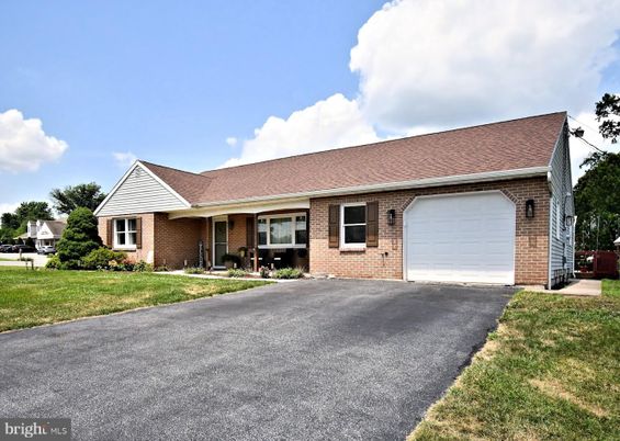 Attached, Exterior, Facade, Brick Facade, Cape Cod