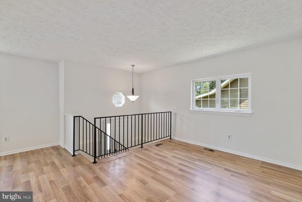 Interior, Pendant Lights, Wood Texture Flooring