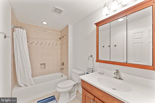 Bathroom, Interior, Recessed Lighting
