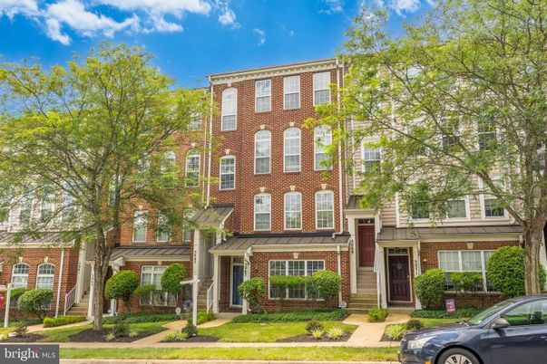 Exterior, Facade, Brick Facade, Rowhouse