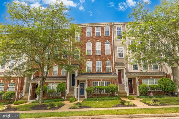 Exterior, Facade, Brick Facade, Rowhouse