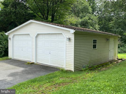 Detached Garage, Exterior