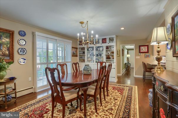 Chandelier, Dining room, Interior, Recessed Lighting, Wood Texture Flooring