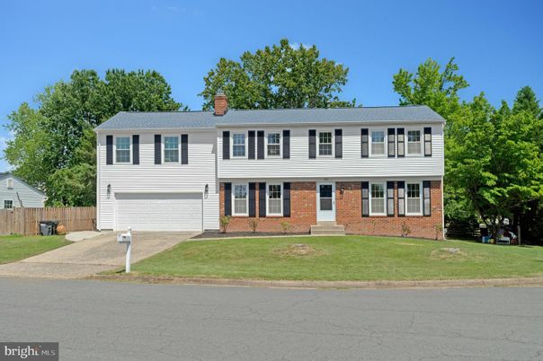 Attached, Exterior, Facade, Brick Facade, Georgian