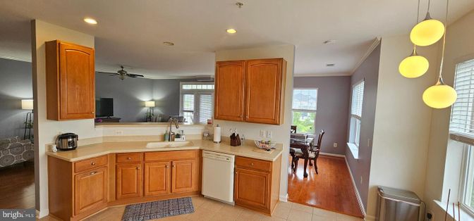 Dining room, Interior, Kitchen, Pendant Lights, Recessed Lighting, Wood Texture Flooring