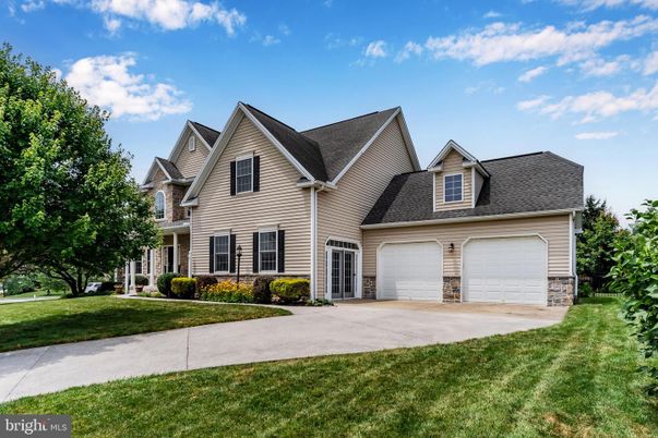 Attached, Exterior, Facade, Farmhouse