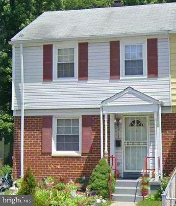 Exterior, Facade, Brick Facade, Georgian