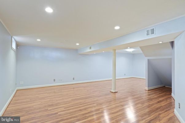 Empty room, Interior, Recessed Lighting, Wood Texture Flooring