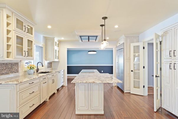 Interior, Kitchen, Pendant Lights, Recessed Lighting, Wood Texture Flooring
