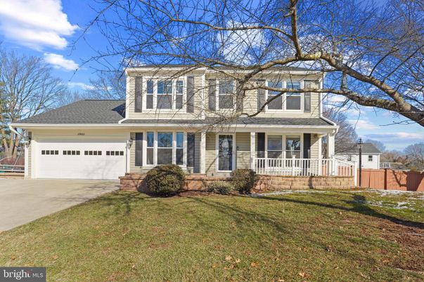 Attached, Exterior, Facade, American Foursquare