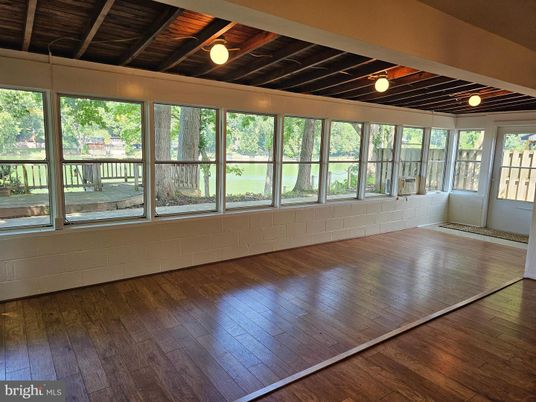 Empty room, Interior, Sun Room, Wooden Beams, Wooden Ceilings, Wood Texture Flooring