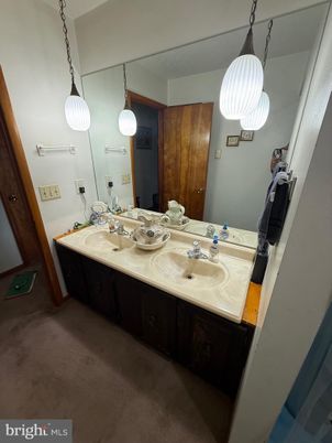 Bathroom, Dual Sink Vanities, Interior, Pendant Lights
