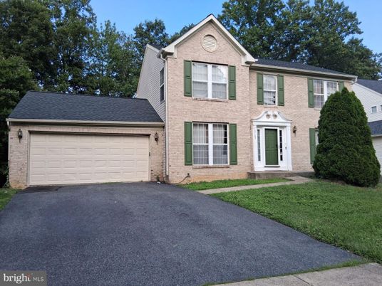 Attached, Exterior, Facade, Brick Facade, Georgian