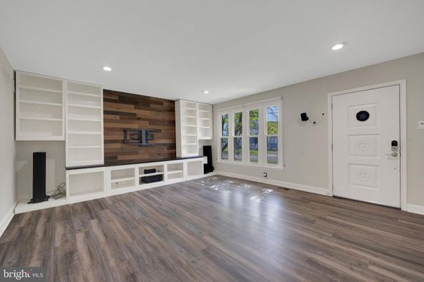 Empty room, Interior, Recessed Lighting, Wood Texture Flooring, Wooden Walls