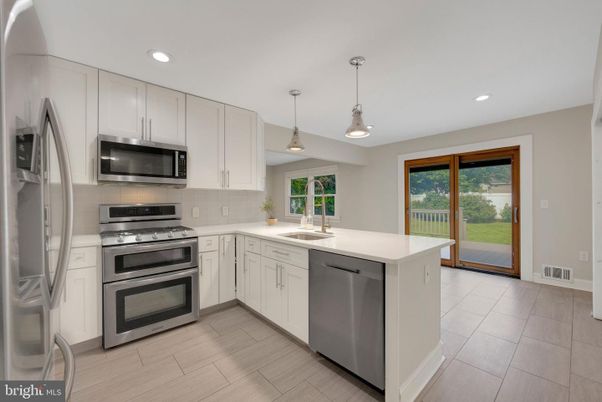 Interior, Kitchen, Pendant Lights, Recessed Lighting, Stainless Steel Appliances