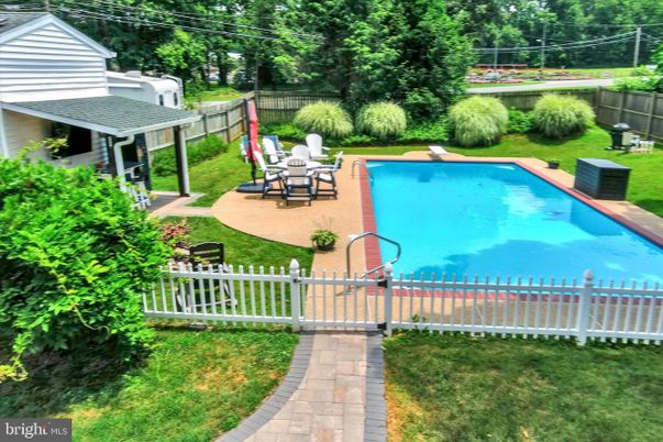 Exterior, Pool