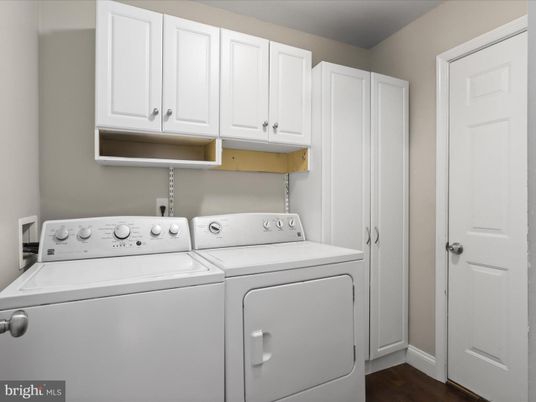 Interior, Utility Closets, Washer, Wood Texture Flooring