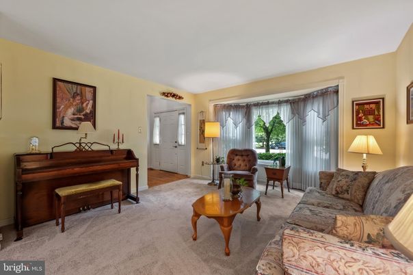Interior, Living room, Piano