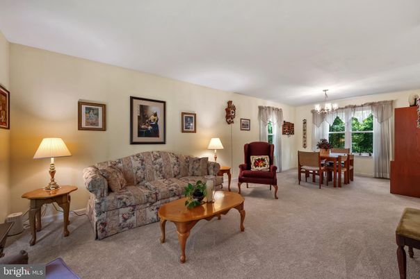 Chandelier, Dining room, Interior, Living room