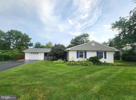 Attached, Backyard, Exterior, Facade, Split Level