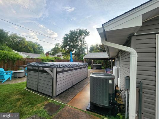 Exterior, Hot Tub