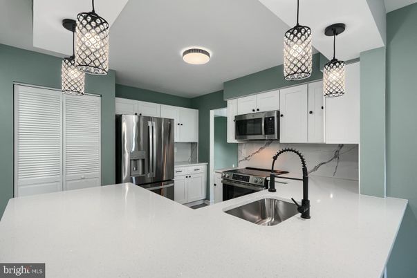 Interior, Kitchen, Pendant Lights, Stainless Steel Appliances