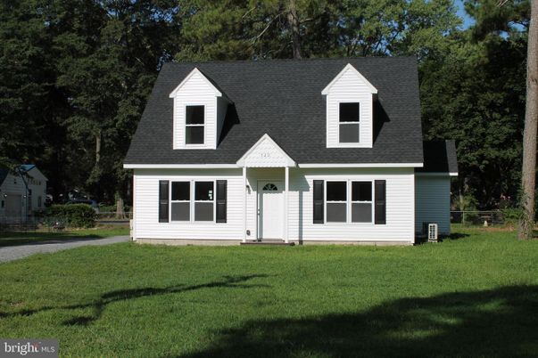 Exterior, Facade, Cape Cod