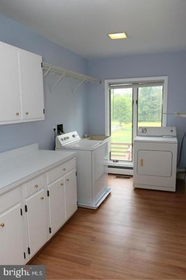 Interior, Recessed Lighting, Washer, Wood Texture Flooring