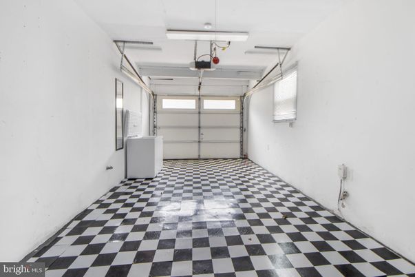 Garage, Interior