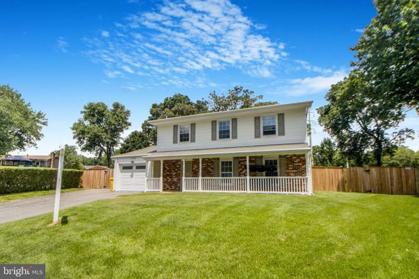 Attached, Exterior, Facade, Raised Ranch