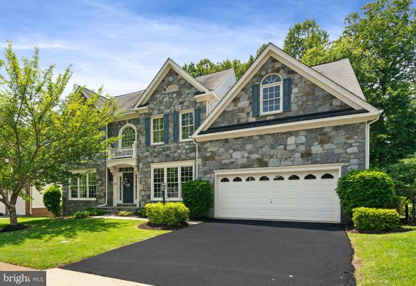 Attached, Exterior, Facade, Brick Traditional