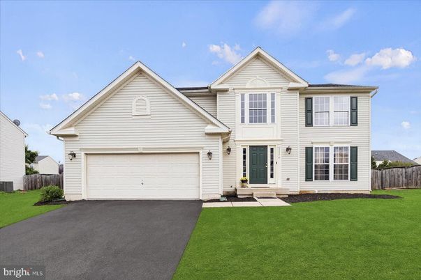 Attached, Exterior, Facade, Farmhouse