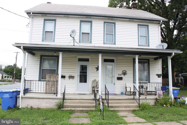 Exterior, Facade, American Foursquare