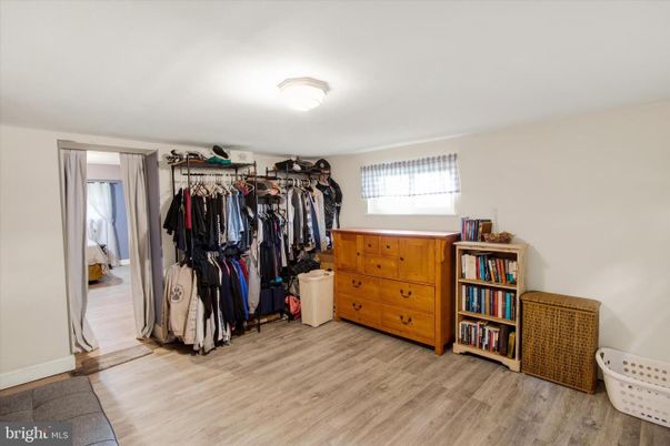 Interior, Walk-in Closets, Wood Texture Flooring
