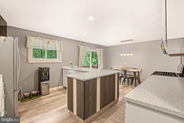 Dining room, Interior, Kitchen, Pendant Lights, Recessed Lighting, Wood Texture Flooring