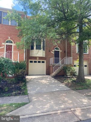 Attached, Exterior, Facade, Brick Facade, Rowhouse