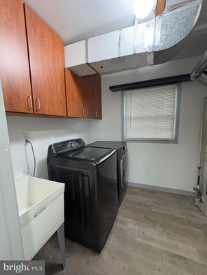 Interior, Washer, Wood Texture Flooring