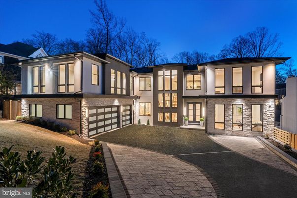 Attached, Backyard, Exterior, Facade, Brick Facade, Modern