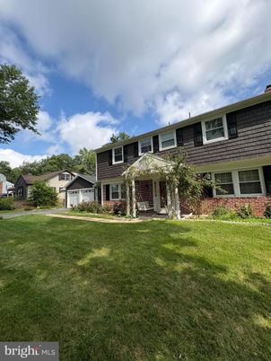 Attached, Backyard, Exterior, Facade, Brick Facade, Raised Ranch