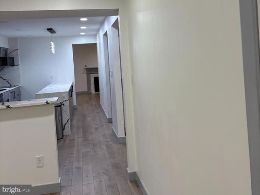 Interior, Pendant Lights, Recessed Lighting, Wood Texture Flooring