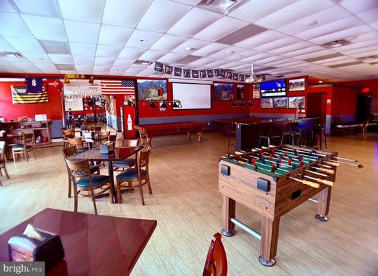 Billiard Table, Dining room, Game Room, Interior, Pendant Lights, Recessed Lighting