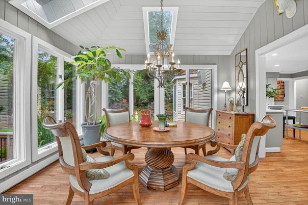 Chandelier, Dining room, Interior, Recessed Lighting, Wood Texture Flooring