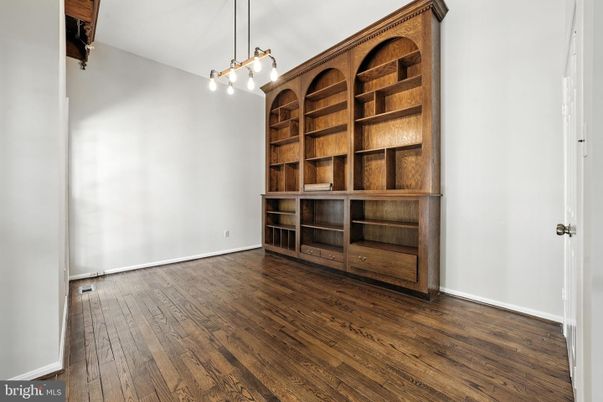 Empty room, Interior, Pendant Lights, Wood Texture Flooring