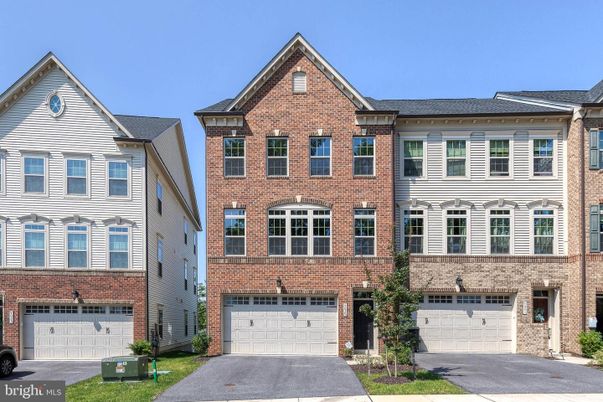 Attached, Exterior, Facade, Brick Facade, Rowhouse