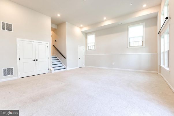 Empty room, Interior, Recessed Lighting