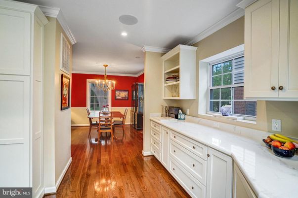 Chandelier, Dining room, Interior, Recessed Lighting, Wood Texture Flooring